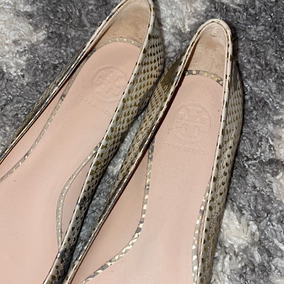 Tory Burch Gold/Beige Python Print Leather Reva Ballet Flats - Picture 3 of 8